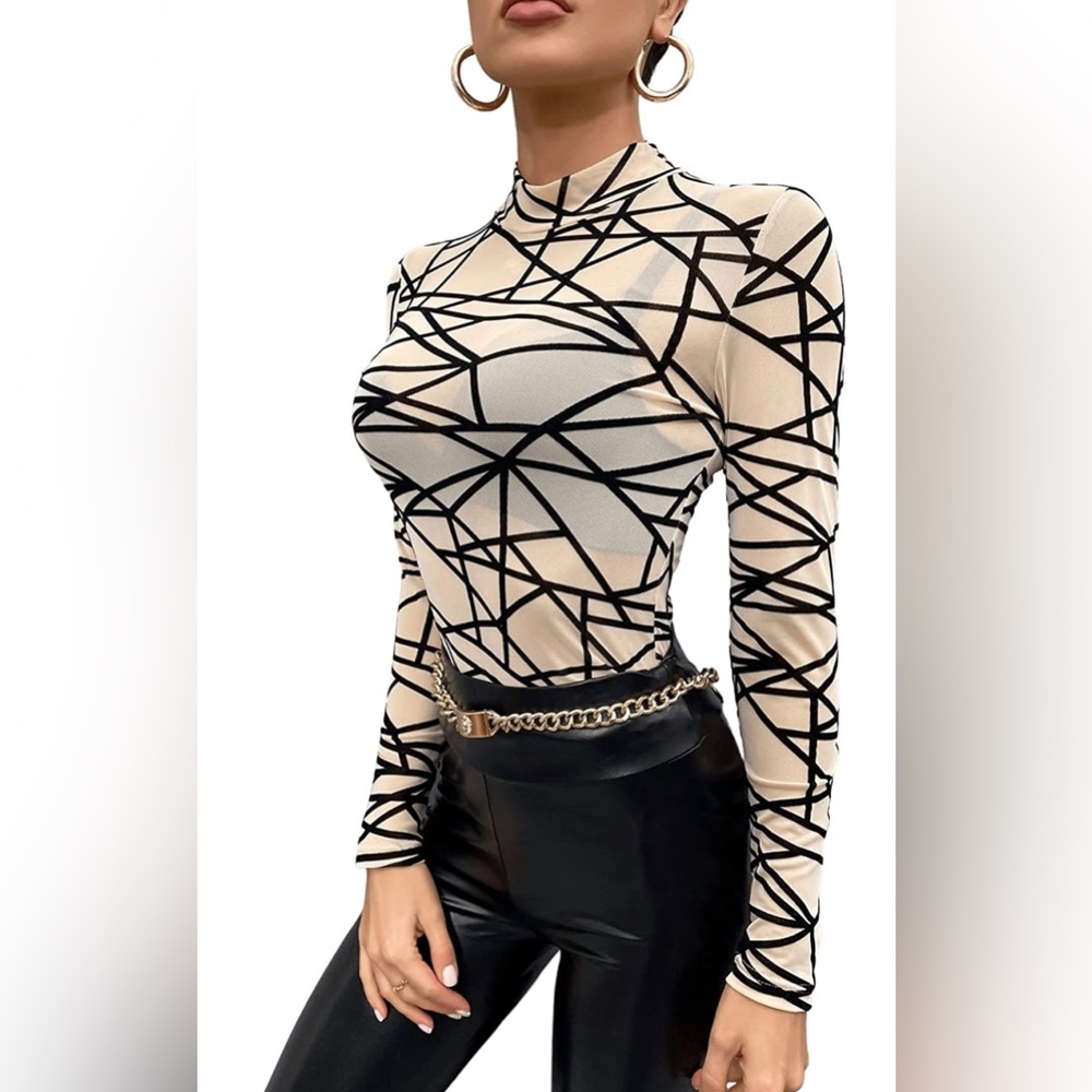 SweatyRocks Women's Mock-Neck Graphic Print Long Sleeve Blouse. Size M - Picture 5 of 7